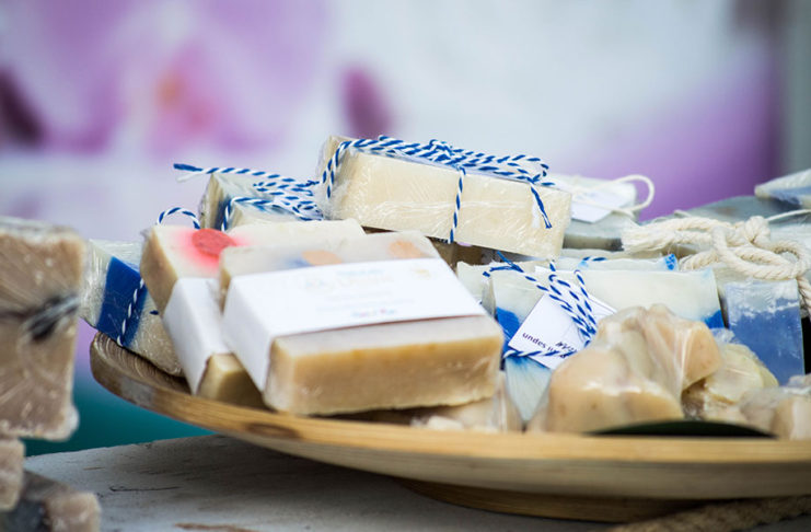 How to Make DIY Natural Make-Up