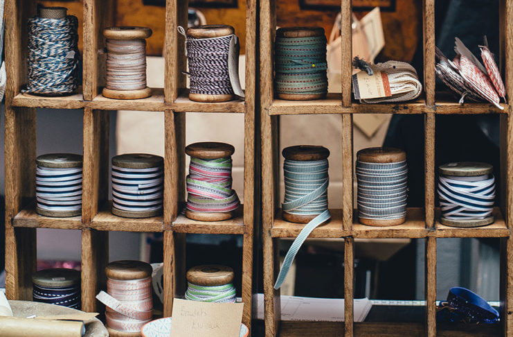 Gorgeous DIY Button Wall Art Made From Old Plates